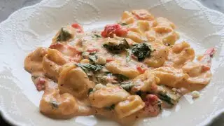 Spinach Tomato Tortellini Recipe | Cook with Me | AlwaysLindsey