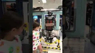 Spirit Halloween&rsquo;s Jump Scare Animatronic Test &mdash; WATCH TILL THE END 😱&rdquo;