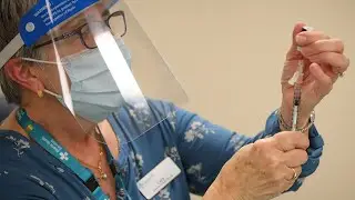COVID-19: Alberta extending time between doses of vaccine