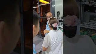 The customer visit the aluminum door and window processing workstation at the China BAU exhibition.