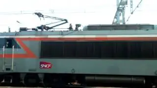 Arriver d'un intercit&eacute; en gare de Ch&acirc;teauroux