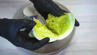 ONLY 1 MINUTE, microwave, cupcake, green moss and marzipan eggs Easter decor