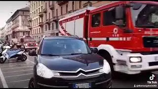 Vigili del Fuoco Milano distaccamento Marcello in sirena