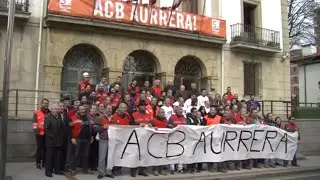 El lema &ldquo;ACB AURRERA&rdquo; cuelga desde hoy de la balconada del ayuntamiento de Sestao