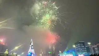 С новым 2026 годом праздничный салют на площади 