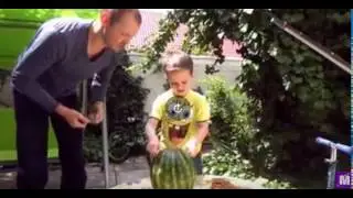 АРБУЗ Челлендж взрываем большой арбуз резинками Exploding Watermelon Challenge