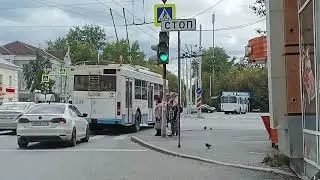 Отправление троллейбуса троллза оптима 301 с остановки Бакинских комисаров.