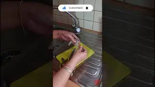 How to cut shrimp with scissors#14#shorts #kmoon in greece