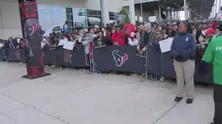 Texans fans gather to send team off to take on Patriots in New England