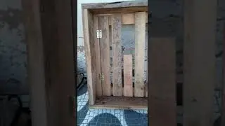 Terminando de fazer as portas do cocheira.