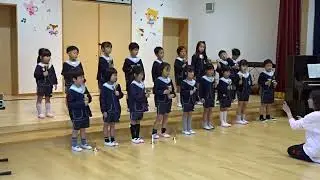♪　ハンドベル　「クリスマスメドレー」　・・・　５歳児クラス