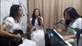 É tão bom  entrar no novo ano  louvando e agradecendo ao SENHOR DEUS,  TRIUNO , ETERNO E SOBERANO !