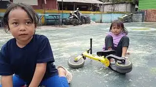 Main sepedahan sampai jatuh!! Dibantu dokter kecil