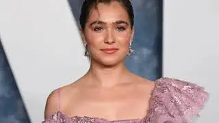 &lsquo;Ponies&rsquo; Review Emilia Clarke and Haley Lu Richardson Team Up for Peacock&rsquo;s Flashy but Forgettable S