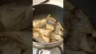 ASMR Fried Fish Sound /Frying Fish #shortsfeed #asmr #satisfying #youtubeshorts #cooking