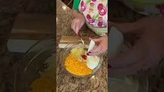 Homemade Pimento Cheese RECIPE on dinnerin321.com #cheese #dip #recipe #easyrecipe #southern #yummy