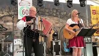 VESELA MAMICA - DRUŽINSKI TRIO POGLADIČ -live