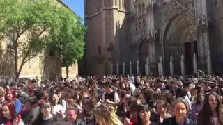 Flashmob del IES Juanelo Turriano en la plaza del ayuntamiento deToledo