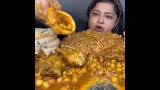 ASMR: EATING SPICY CHICKEN CURRY🔥 BUTTER NAAN || #shorts #mukbangn#asmreating #mukbangasmr #asmr