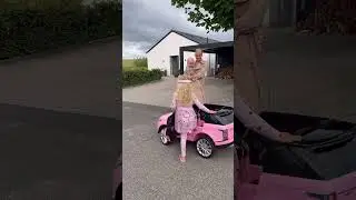 Jeg overrasker Elina med en ny sl&aelig;de 😎🩷 #gave #momlife #surprise #overraskelse #elbiltilb&oslash;rn