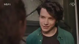 SKAM NL except it's just noah looking at liv