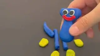 Making Huggy Wuggy out of clay !
