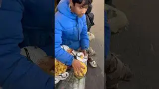 Hardworking boy selling samosa ₹5 😋 #shorts #trending #food