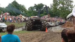 Trucks Gone Wild Huge 4x4s Give it Hell