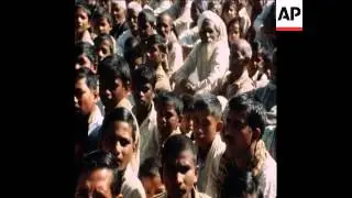 SYND 18 2 77 MRS INDIRA GHANDI SIGNS ELECTORAL NOMINATION PAPERS