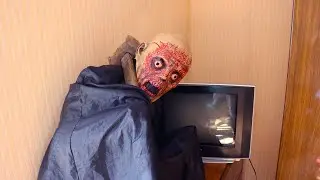 C&acirc;nd Reparatorul de Televizoare e Mai Stricat ca TV-ul...