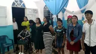 GRUPO DE J&Oacute;VENES IGLESIA ROCA DE PODER 