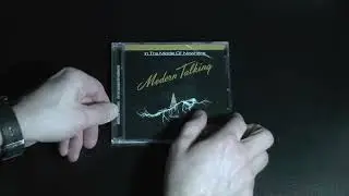 Unpacking and viewing the contents of the Modern Talking Group CD. In The Middle Of Nowhere.