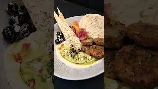 Hummus|Plate #hummus #falafel #platter #shortvideo #viral #eat #ytshorts #yummy #food #india #eat