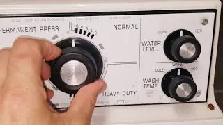 Старая стиральная машина и сушилка SEARS