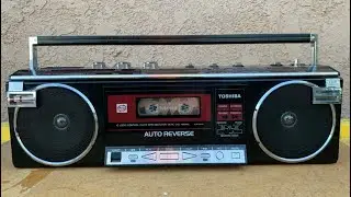 Toshiba RT-8056 boombox belt replacement (part 1)