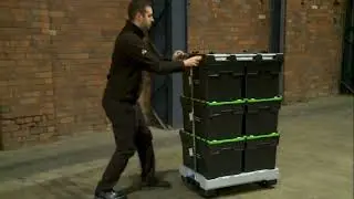 PALLY Palette: Warentransport super easy! Deckelsystem mit integrierten Spanngurten