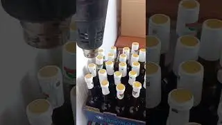 Прикольно наблюдать, упаковую бутылочки с виноградным маслом.