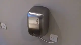 (Initial) Mediclinics Machflow Hand Dryer at The Mitre, Cambridge ♿