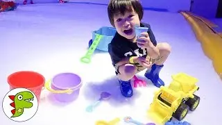 おでかけ 室内遊具あそびマーレで遊ぼう！雪だるまをつくったり、ソリ遊びをしよう！ トイキッズ