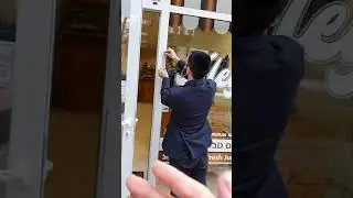 Placing a mezuzah