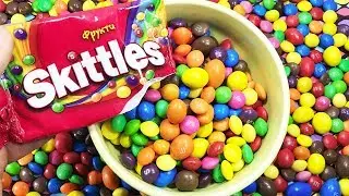Высыпаем очень много конфет в желтую тарелку - Puzzles TV