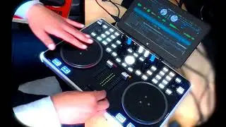 Vestax VCI-300 DJ Controller Scratching