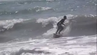 Iniciante Surfando em Maracaipe.avi