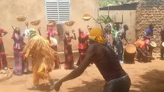 Danse et Chanson Traditionnelle A NDIMBERE BARA FOND