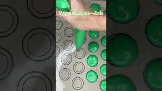 Green Macarons Sklasterils protein, green color & smooth batter. #macarons #baking #food