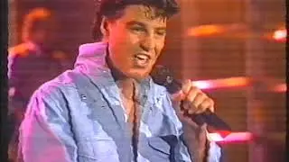 Andre Sharon Sings, When Cupid Knocks (LIVE) !