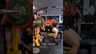 Huge 325lb bench from junior lifter Agata Sitko. She is looking to make waves at Sheffield 👀