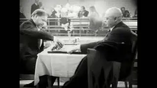 Stup&eacute;fiants (1932) CLIP: Peter Lorre playing chess