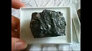 Radioaktive Mineralien und ihre Strahlung (Gro&szlig;e Pechblende und gro&szlig;er Thorianit)