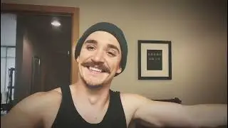 Kyle Gallner shows off muscles